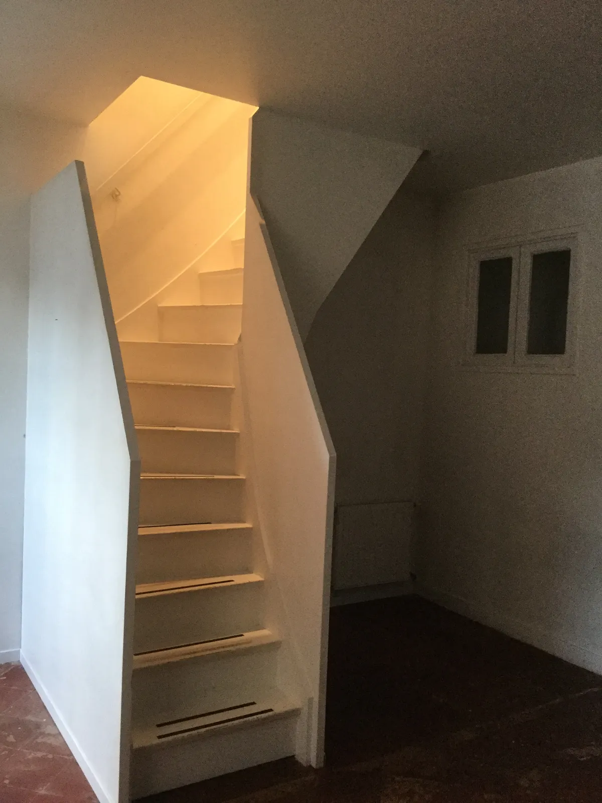 Escalier sur mesure réalisé par Experts Travaux